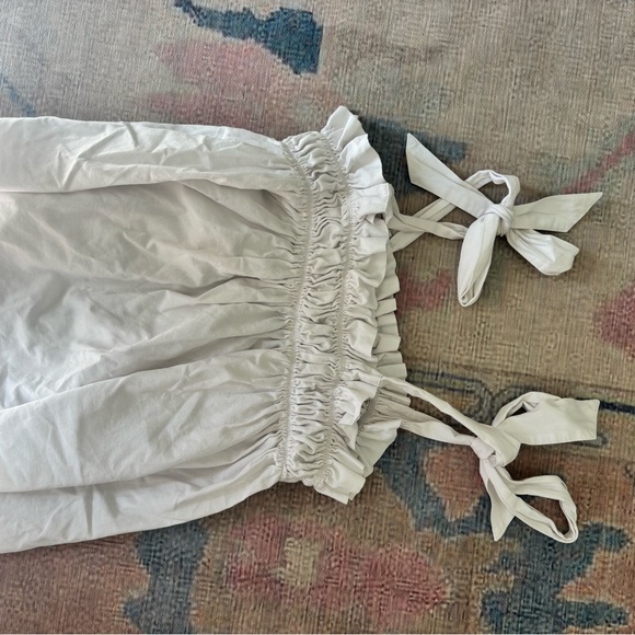 White Ruffled Off-Shoulder Top
Forever 21
Small - Picture 2 of 4